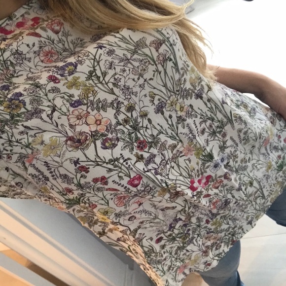 H&M Floral Top - Picture 4 of 7
